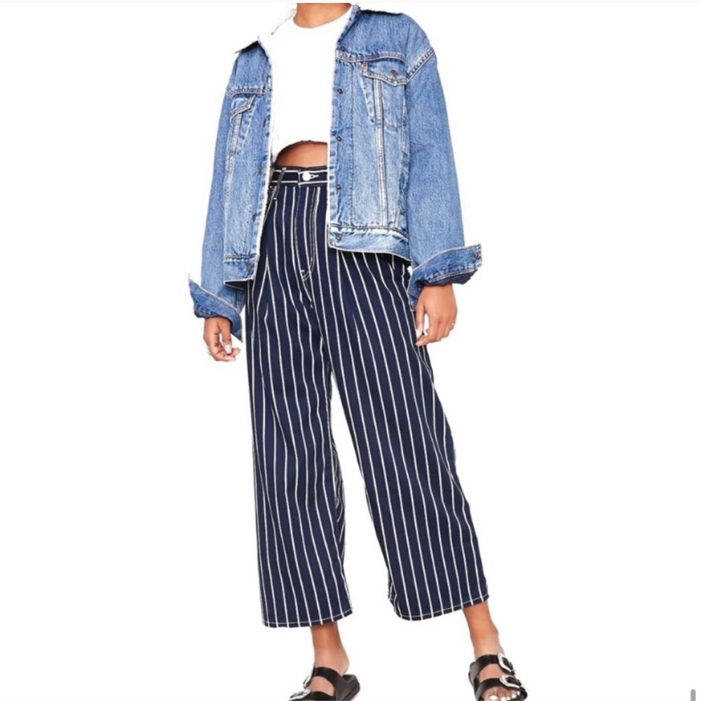 Levi’s Ribcage Pleated Crop Jeans size 27